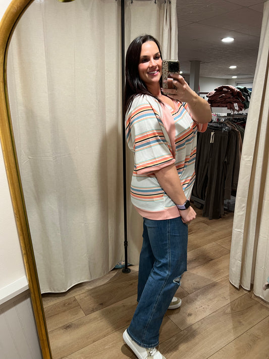 Media manga a rayas de color melocotón y arcoíris