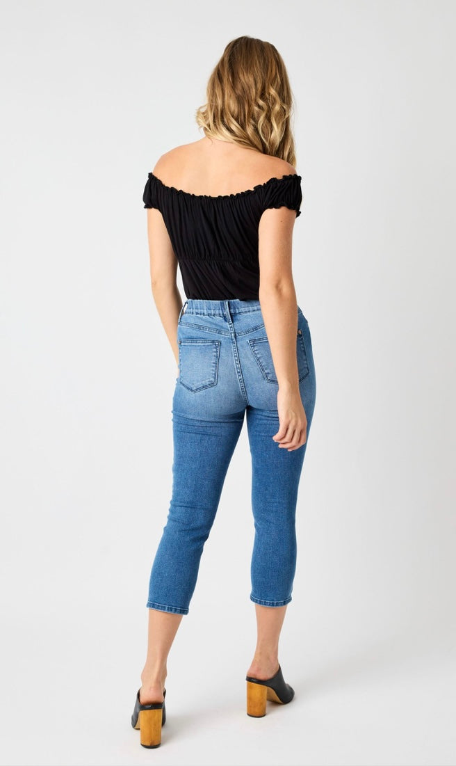*Judy Blue Jean Tummy Control Pull On Jegging Capris