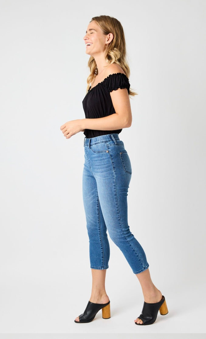 *Judy Blue Jean Tummy Control Pull On Jegging Capris