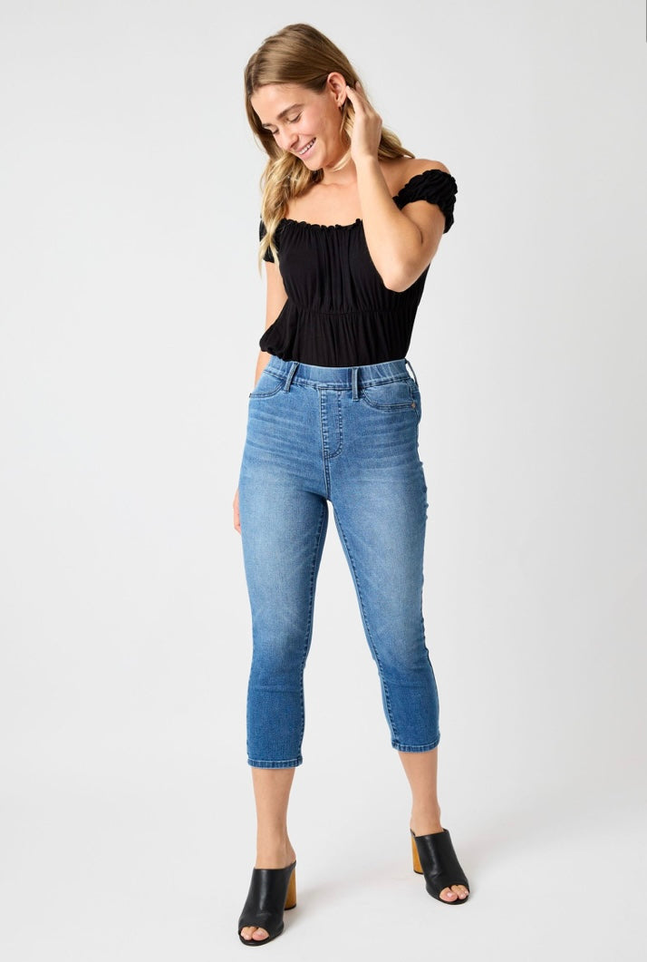 *Judy Blue Jean Tummy Control Pull On Jegging Capris