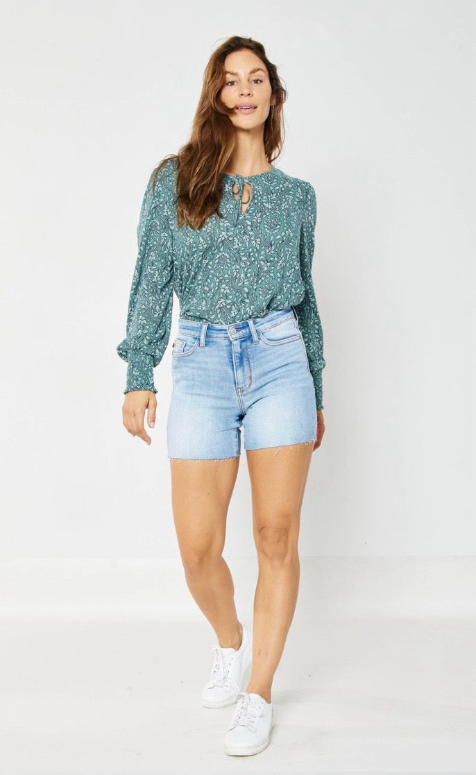 Judy Blue Light Wash Fray Hem Shorts