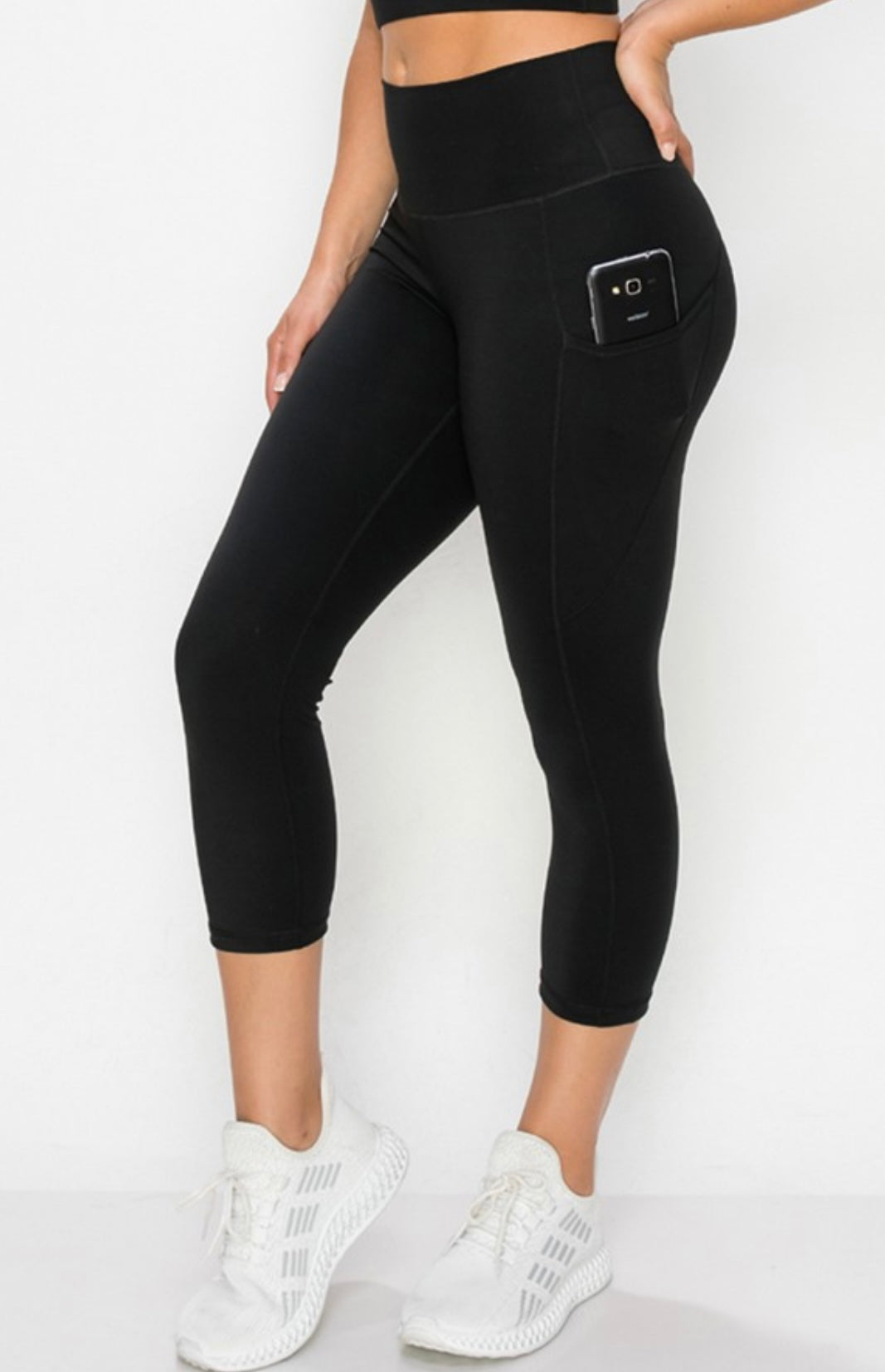 Capris suaves y mantecosos negros con bolsillos