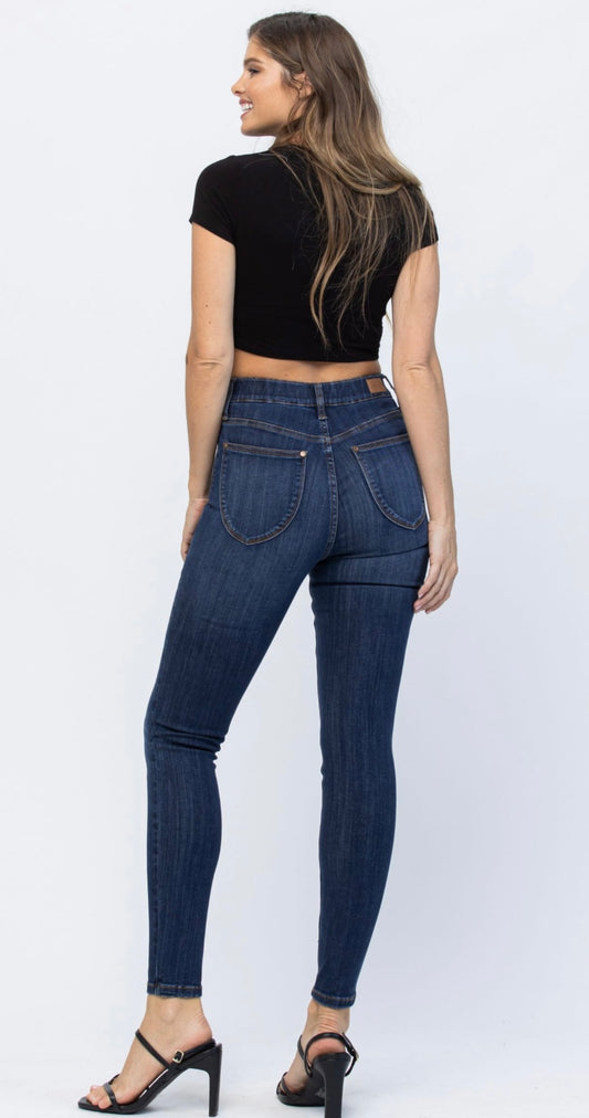 ** Judy Blue Pull On Skinny Jeans
