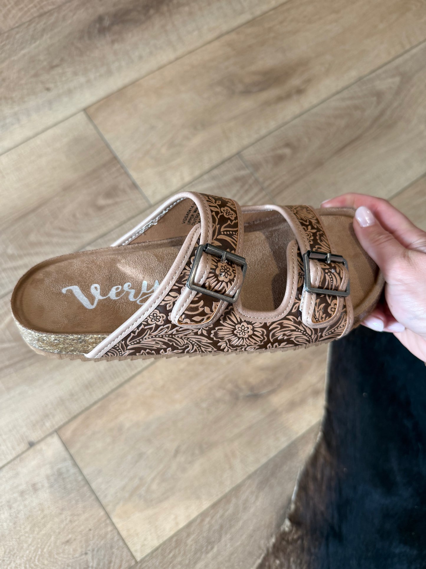 Very G Berry Leather Sandal